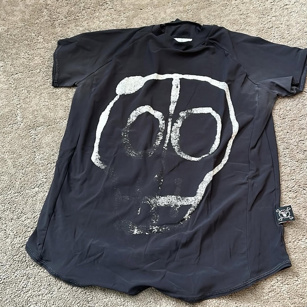 Nununu rash guard with Skull Design size 8/9